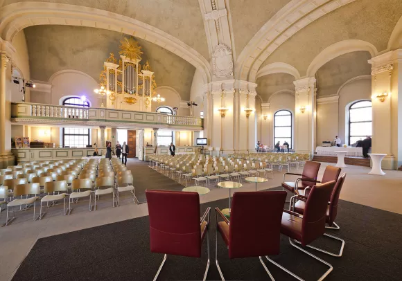Blick von der Bühne im Großen Saal des Französischen Doms