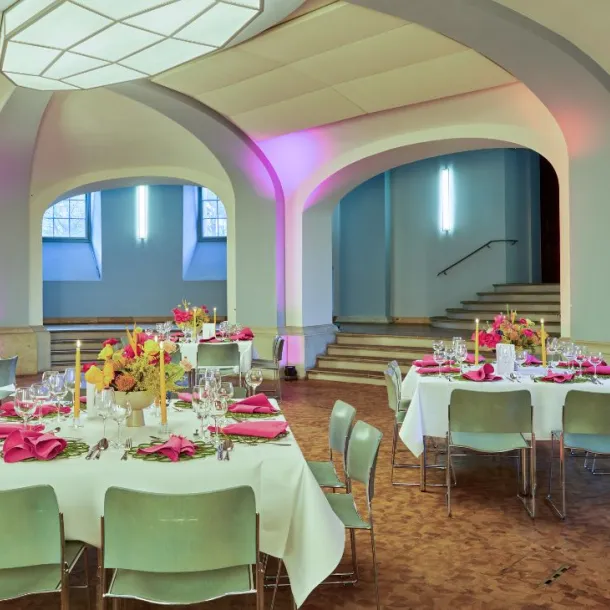 Wedding tables set in the Georges-Casalis Hall