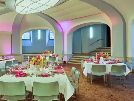 Wedding tables set in the Georges-Casalis Hall